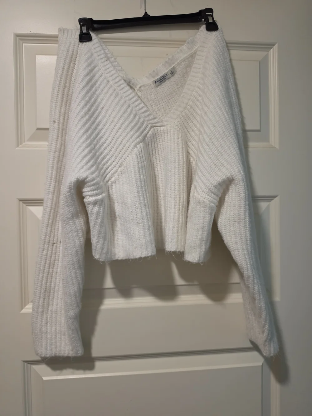 Arizona Jean Company White V-Neck Ribbed Cropped Sweater